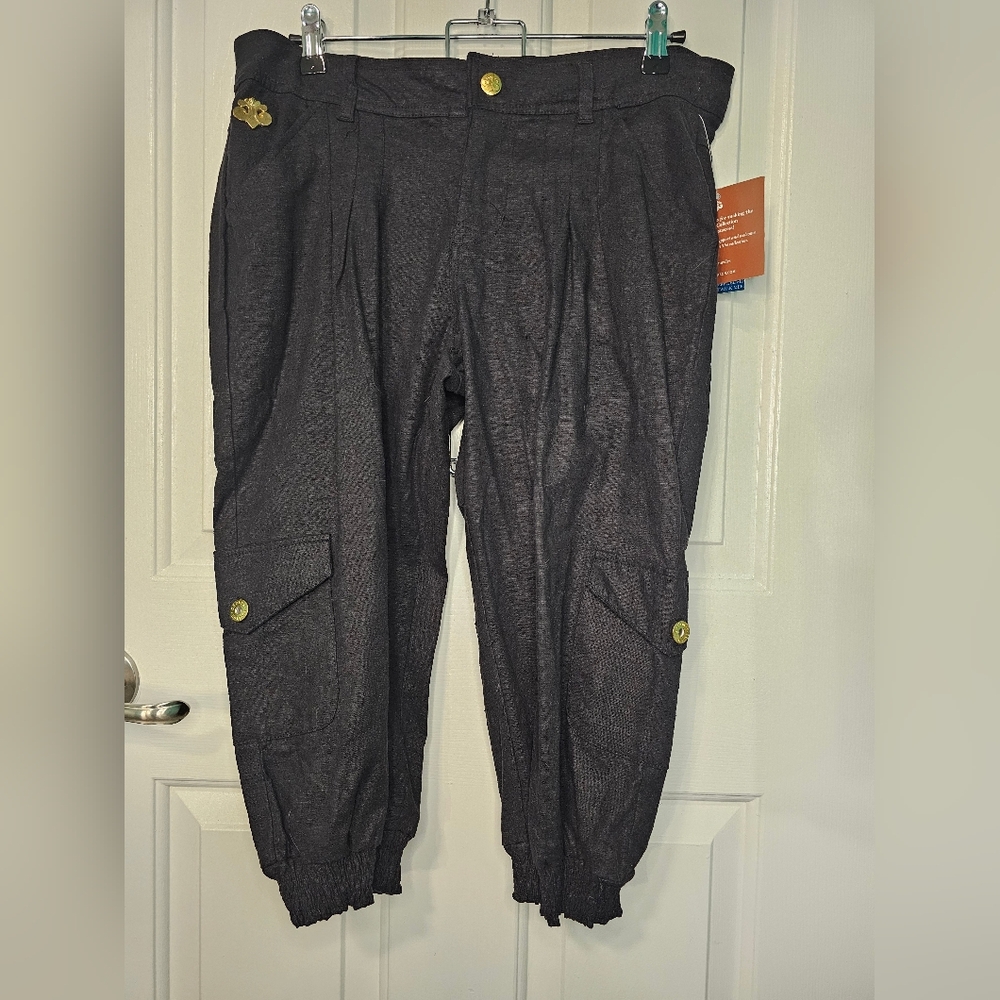 House of Dereon Black w/ Gold Embellishment Cargo Capri Junior's Sz 11/12 NWT